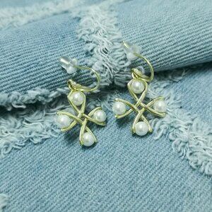 Kendra Scott Gold and White Pearl Earrings